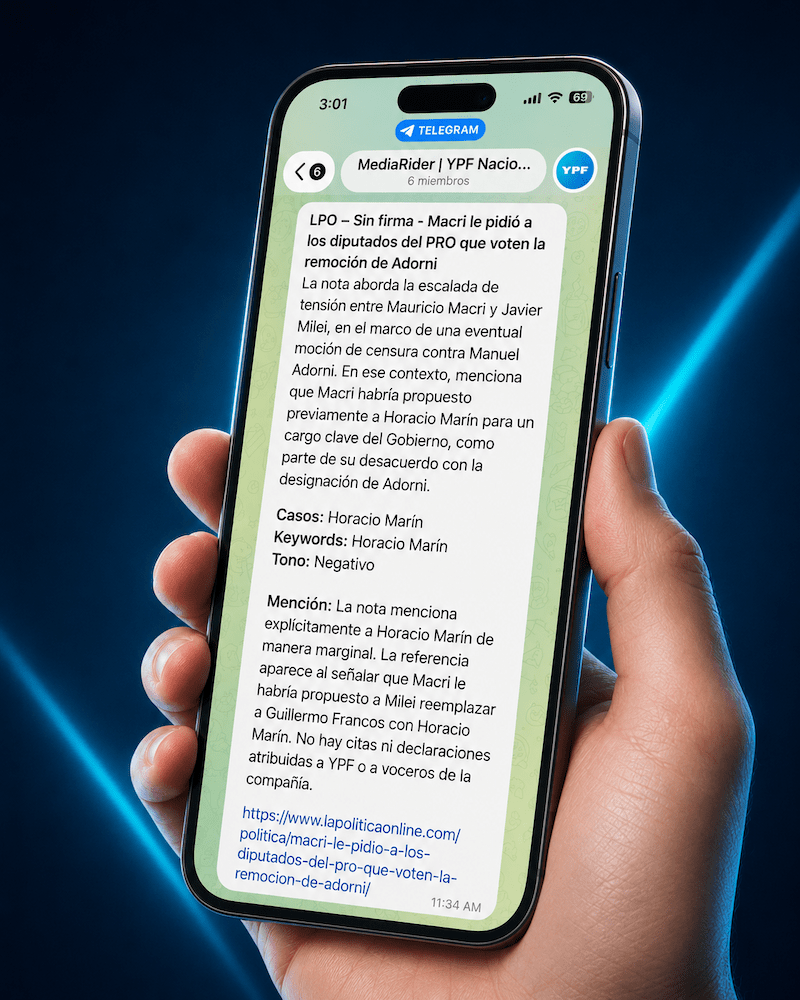 Mockup de MediaRider en un smartphone mostrando una alerta del sistema en Telegram